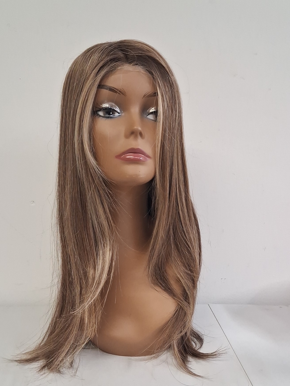 NWT Synthetic Long Layered Women's Wig in Light Brown with Blonde Highlights